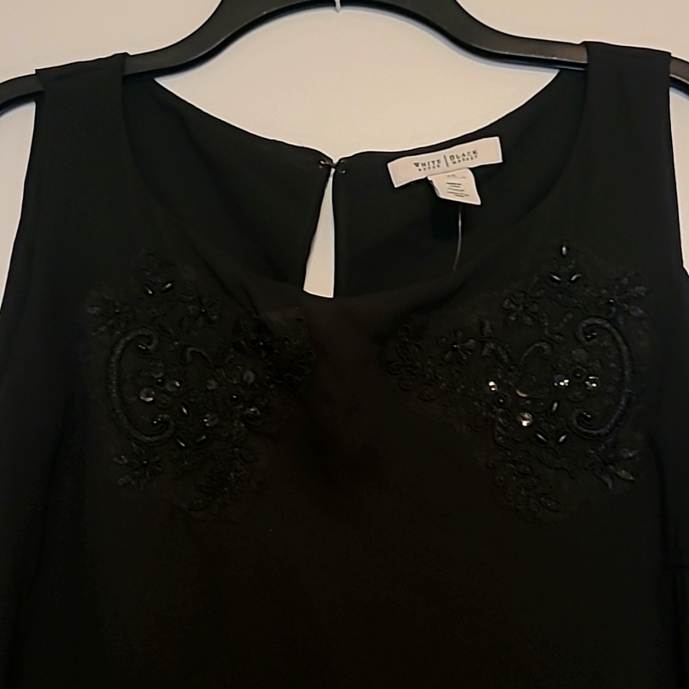 NWT Whitehouse Black Market black sleeveless shell top with applique Sz XL